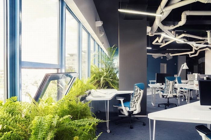 300多方辦公室，工業科技風